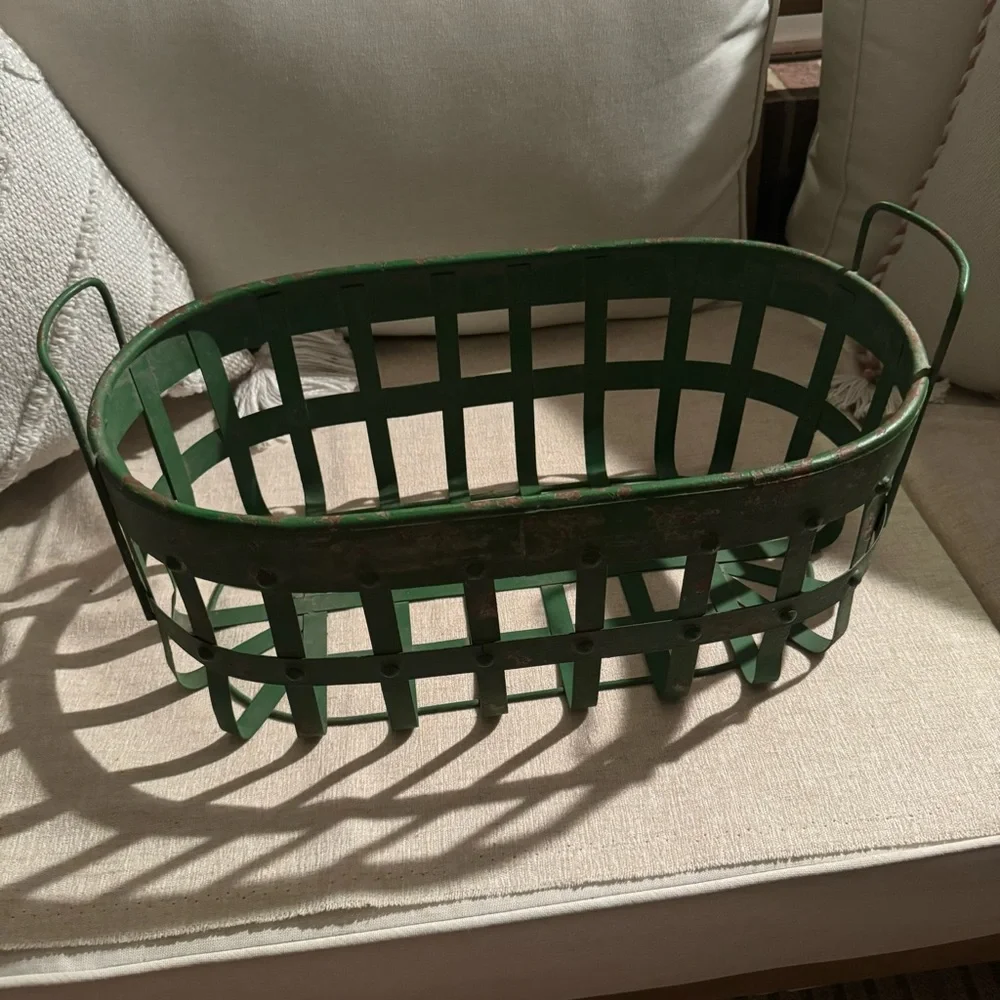 Miljögården - METAL BASKET HAROLD OVAL ANTIQUE Green